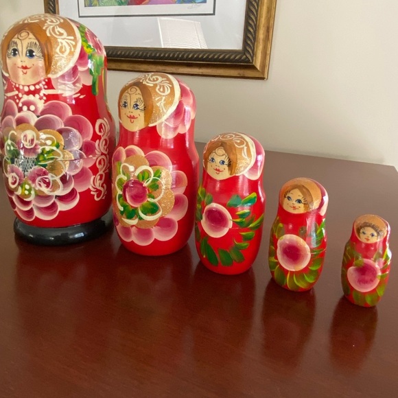 Matryoshka 5 Piece Nesting Dolls Red with Hand-Painted Flowers - Picture 1 of 8